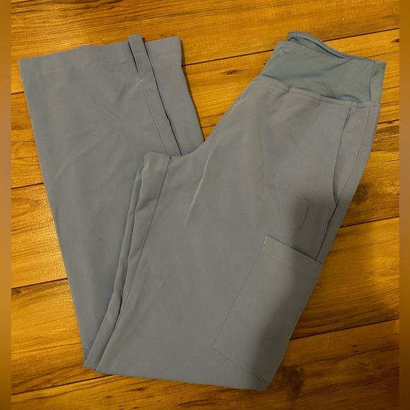 White cross FIT scrub kit. Two pockets scrub top and wide leg pants in blue. - Picture 4 of 4